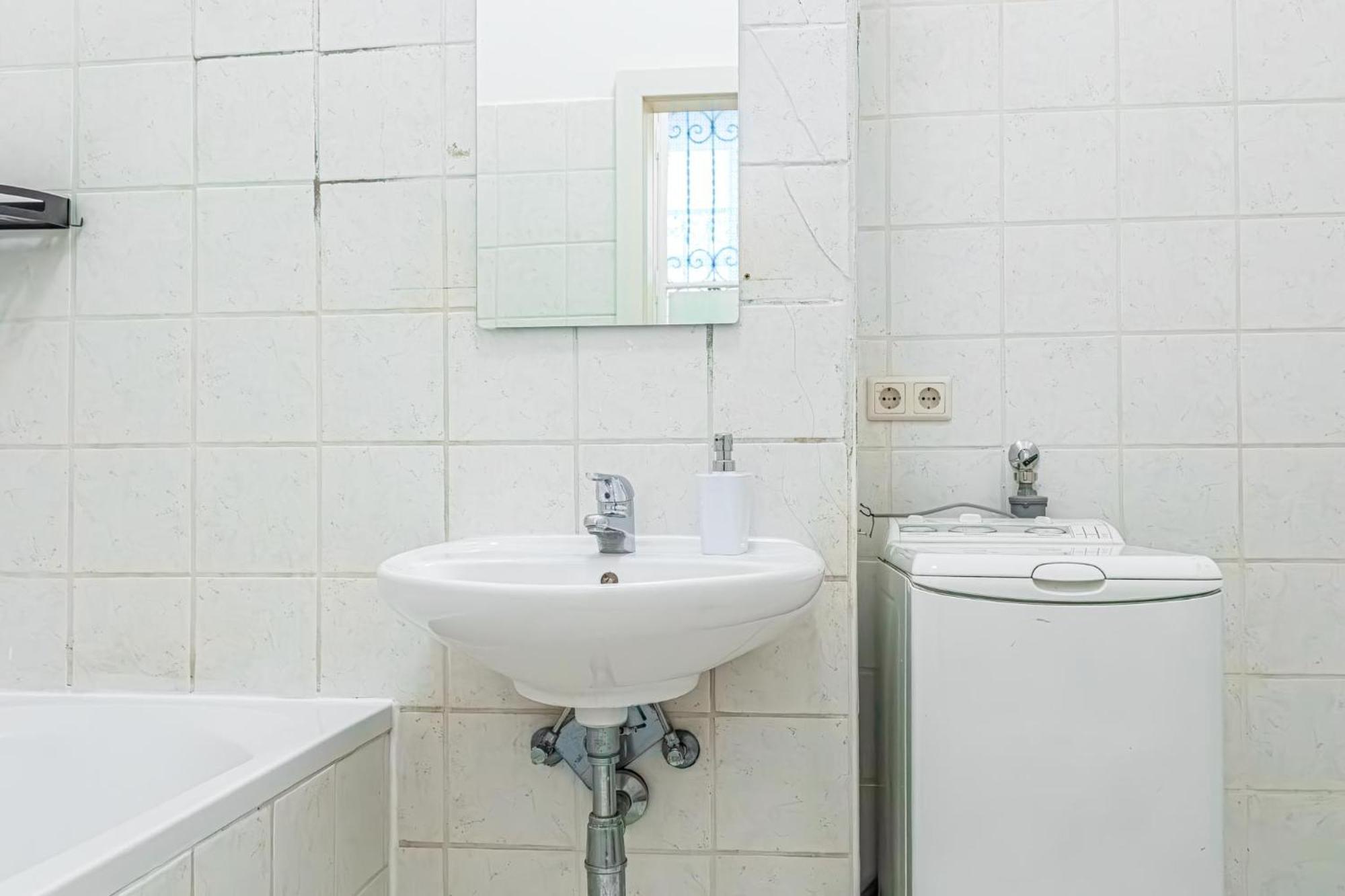 City-linked 2br Near Wiener Stadthalle Apartament *